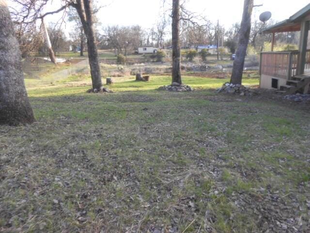 1090 Crooked Oak Ln, Redding, CA 96003 - view of grassy yard