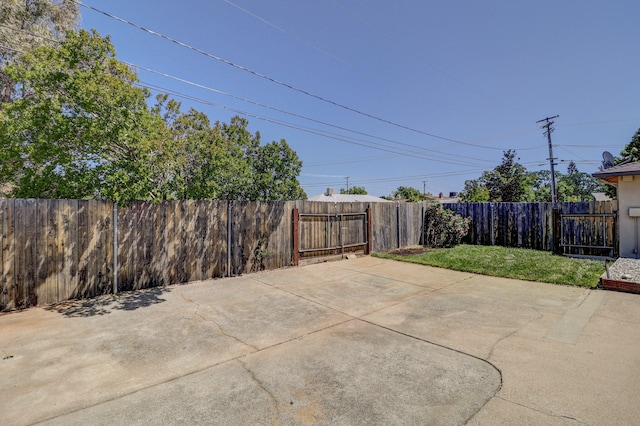 5801 Mountain View Dr, Redding, CA 96003 - fenced backyard featuring a patio area