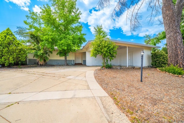 1640 Wisconsin Ave, Redding, CA 96001 - view of front of property featuring concrete driveway