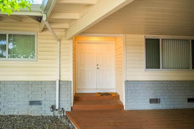 1640 Wisconsin Ave, Redding, CA 96001 - property entrance featuring crawl space