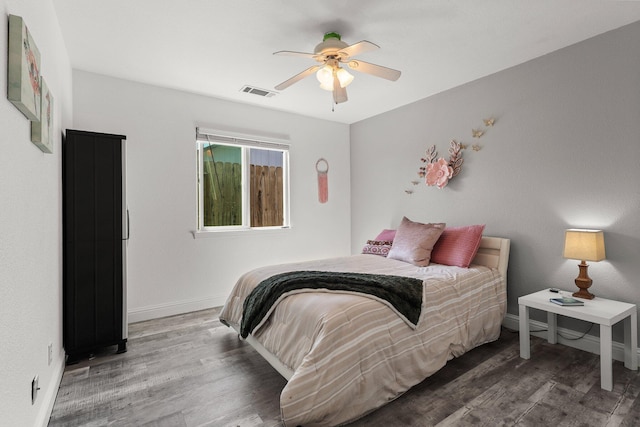 910 Montcrest Dr, Redding, CA 96003 - bedroom with wood finished floors, baseboards, and a ceiling fan