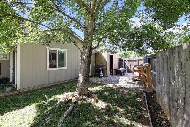 910 Montcrest Dr, Redding, CA 96003 - view of yard