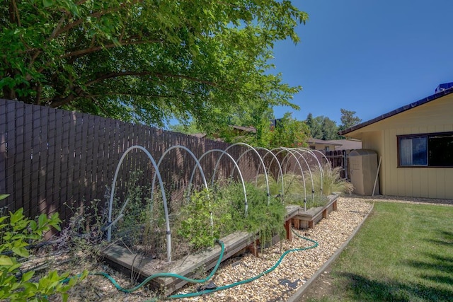 1922 Paris Ave, Redding, CA 96001 - view of yard with a garden