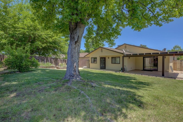 1922 Paris Ave, Redding, CA 96001 - view of yard with a patio