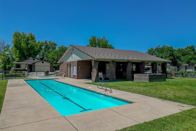 1922 Paris Ave, Redding, CA 96001 - community pool with a patio