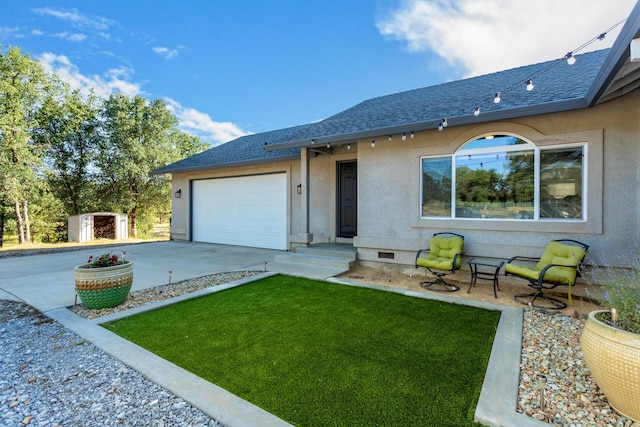 10844 Green Oaks Ln, Redding, CA 96003 - view of front of home featuring stucco siding, driveway, a garage, roof with shingles, and a front lawn