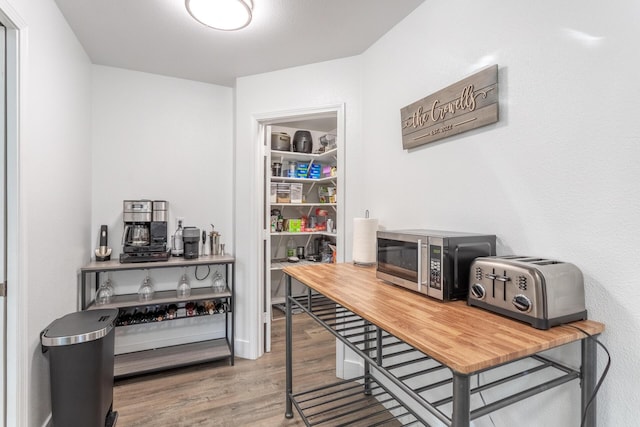 10844 Green Oaks Ln, Redding, CA 96003 - office space with wood finished floors