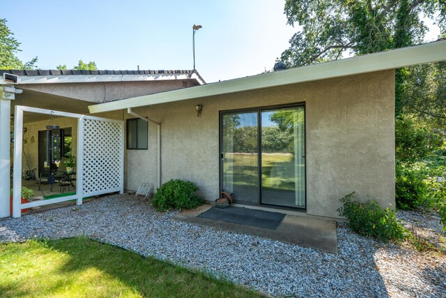 19991 Paso Robles Ave, Redding, CA 96003 - rear view of property with stucco siding and a patio area