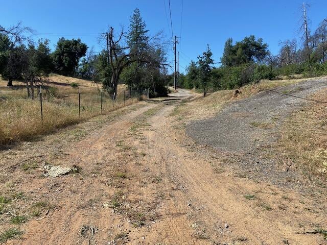 13679 Old Oregon Trl, Redding, CA 96003