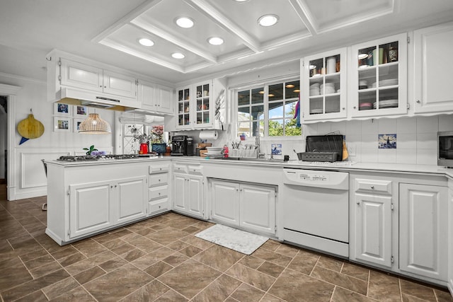 3330 Scenic Dr, Redding, CA 96001 - kitchen with dishwasher, gas cooktop, a sink, white cabinets, and recessed lighting