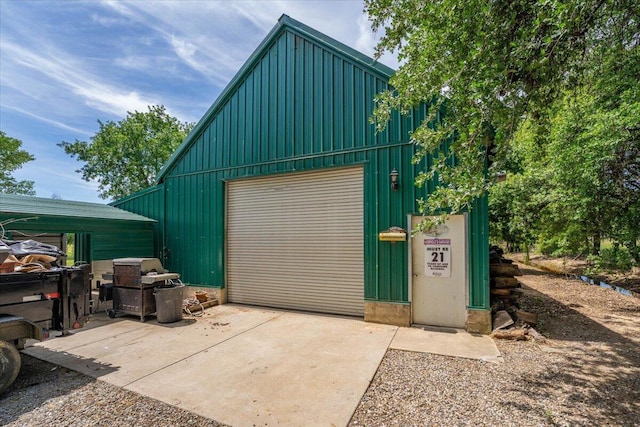 5890 Missouri Ln, Anderson, CA 96007 - detached garage featuring driveway