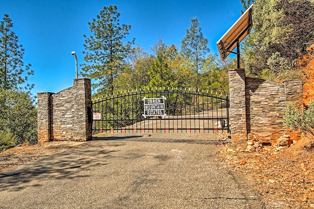 19370 Mountain Maple Rd, Lakehead, CA 96051 - view of gate