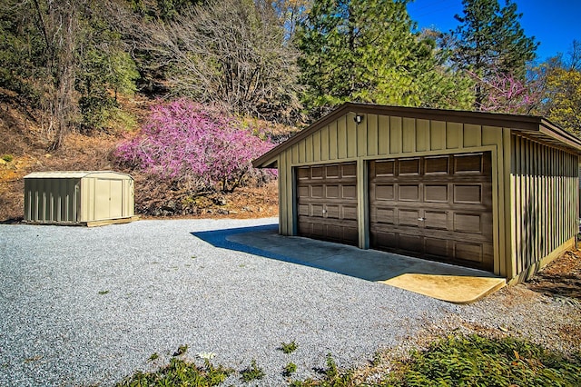 19370 Mountain Maple Rd, Lakehead, CA 96051 - view of detached garage