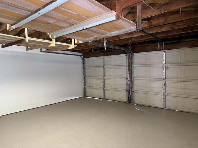 19370 Mountain Maple Rd, Lakehead, CA 96051 - view of garage