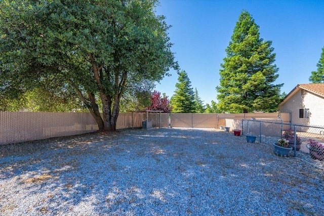 17935 Arlington Ct, Anderson, CA 96007 - view of yard