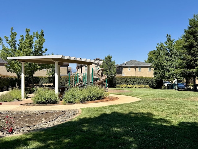 2135 Vienna Way, Redding, CA 96003 - view of green lawn