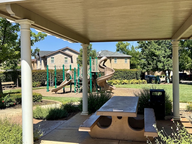 2135 Vienna Way, Redding, CA 96003 - view of patio / terrace