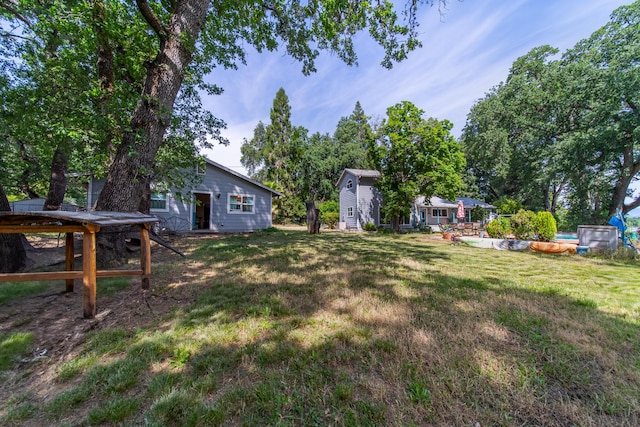 2940 Felstet Ln, Redding, CA 96001 - view of green lawn