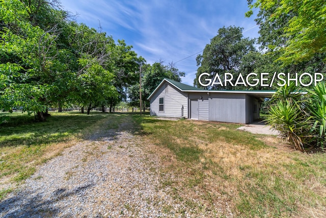 2940 Felstet Ln, Redding, CA 96001 - view of side of home with gravel driveway and a yard