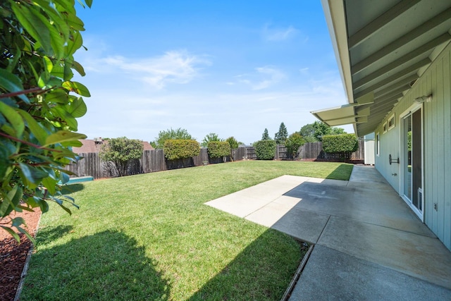 1626 French Lace Ln, Redding, CA 96003 - view of yard with a patio