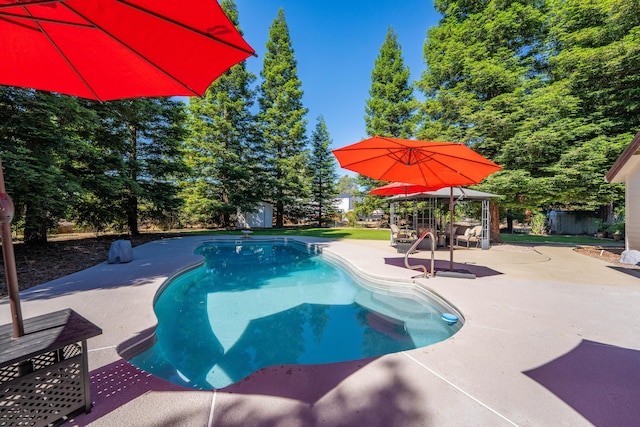 15947 Butterfield Ln, Anderson, CA 96007 - outdoor pool featuring a patio area
