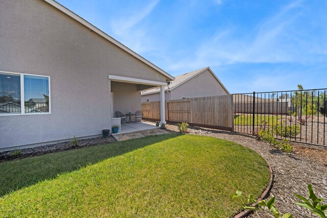 2764 Austere Ave, Redding, CA 96003 - view of yard featuring a patio