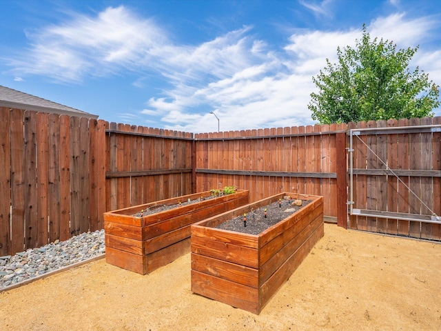 2830 Calaveras Ct, Redding, CA 96002 - view of yard featuring a garden