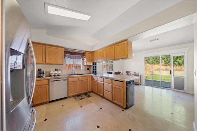 853 Paramount Way, Redding, CA 96003 - kitchen featuring stainless steel appliances, a sink, a peninsula, and plenty of natural light