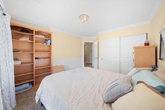853 Paramount Way, Redding, CA 96003 - bedroom with crown molding, a closet, carpet flooring, and a wainscoted wall