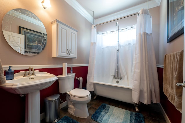 24943 Cox Ln, Los Molinos, CA 96055 - bathroom featuring toilet, shower / tub combo, baseboards, and ornamental molding