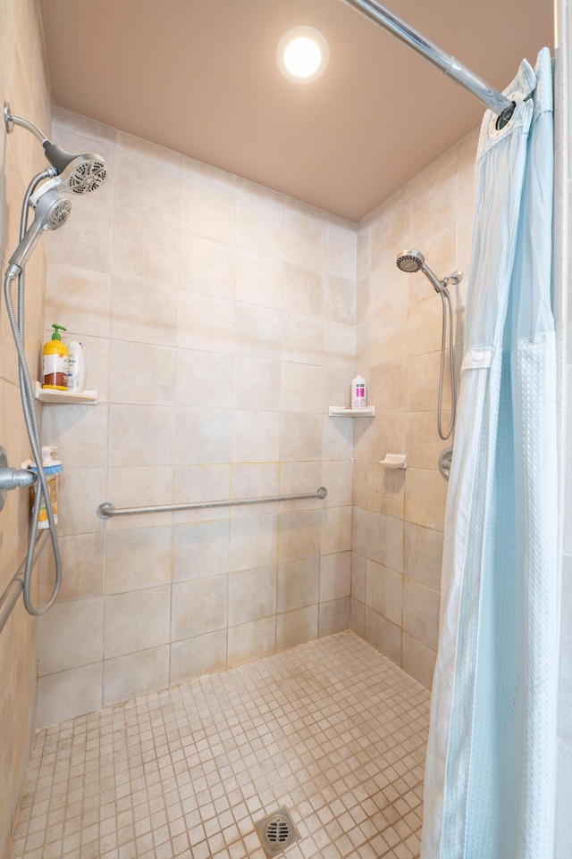 24943 Cox Ln, Los Molinos, CA 96055 - bathroom featuring tiled shower