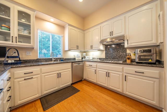 1030 Tulare Ct, Redding, CA 96003 - kitchen with stainless steel appliances, under cabinet range hood, a sink, white cabinetry, and light wood finished floors