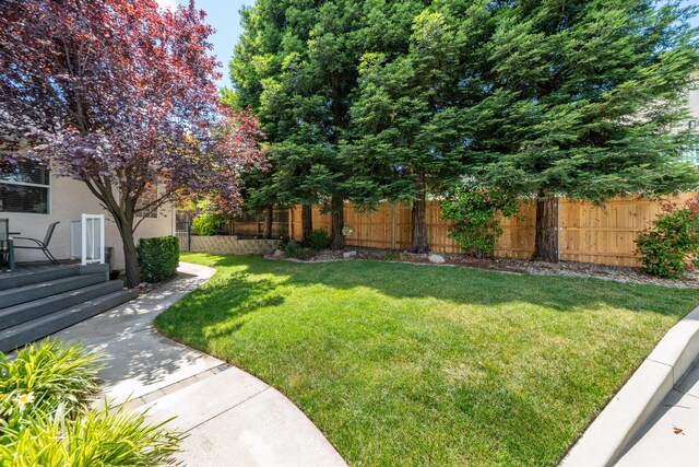 1030 Tulare Ct, Redding, CA 96003 - view of yard