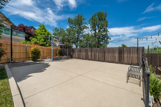 1030 Tulare Ct, Redding, CA 96003 - view of patio with basketball court