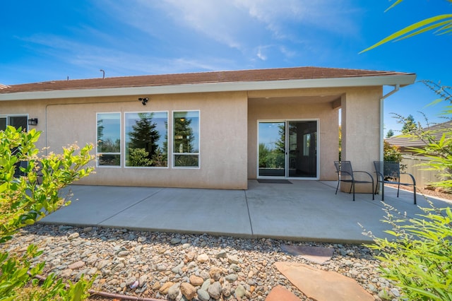 1005 Albion Ave, Redding, CA 96003 - back of property featuring stucco siding and a patio