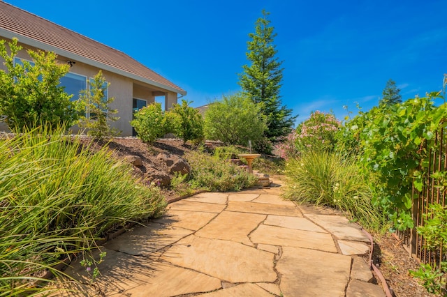 1005 Albion Ave, Redding, CA 96003 - view of patio / terrace