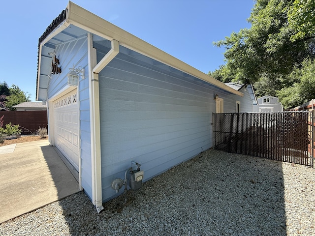 466 Tourmaline Way, Redding, CA 96003 - view of side of home featuring a garage and an outdoor structure