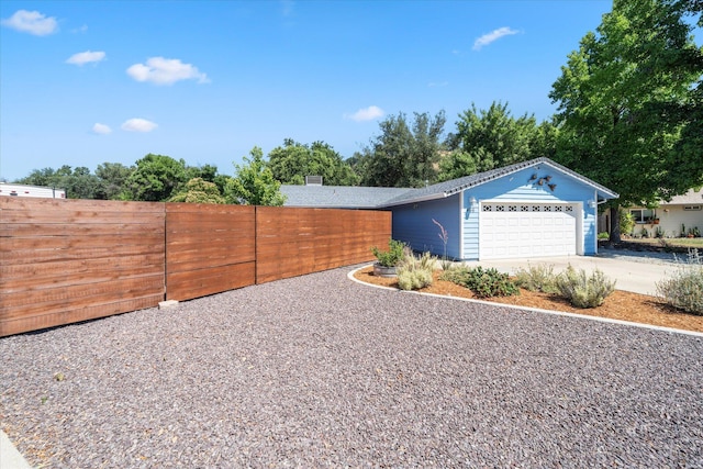 466 Tourmaline Way, Redding, CA 96003 - view of yard featuring driveway