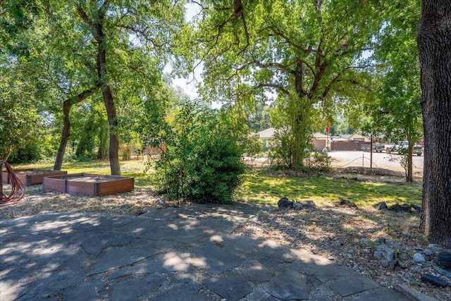 2551 S Waverly Ave, Redding, CA 96001 - view of yard featuring a patio