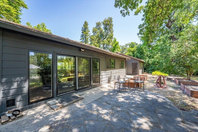 2551 S Waverly Ave, Redding, CA 96001 - view of patio / terrace featuring outdoor dining area