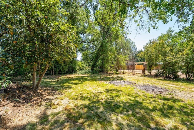 2551 S Waverly Ave, Redding, CA 96001 - view of yard