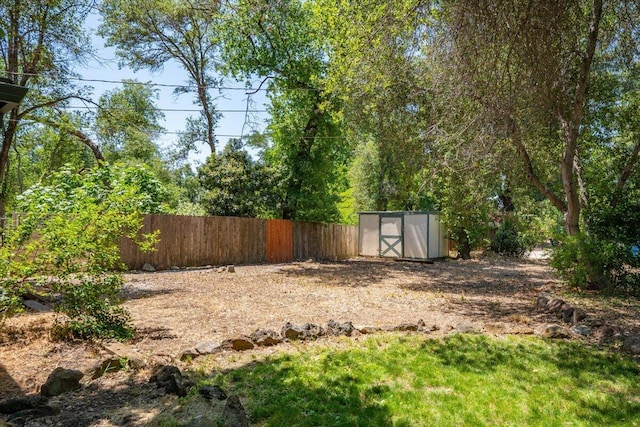 2551 S Waverly Ave, Redding, CA 96001 - view of yard