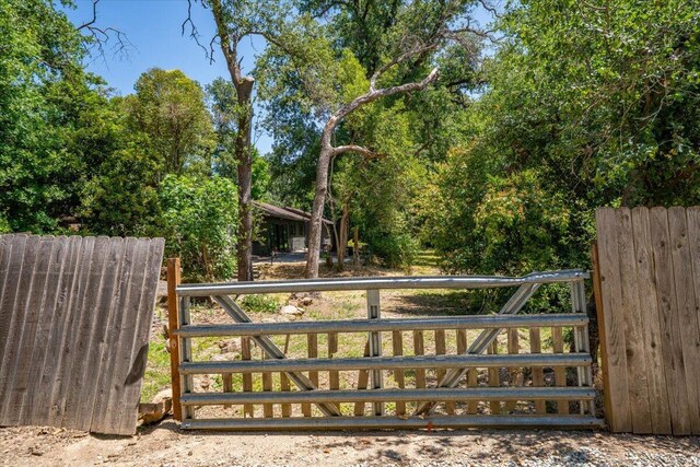 2551 S Waverly Ave, Redding, CA 96001 - view of gate