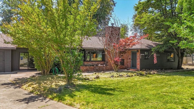 2551 S Waverly Ave, Redding, CA 96001 - view of front facade with a chimney, a front lawn, and a shingled roof