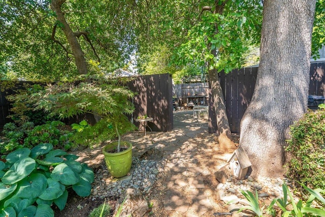2364 La Madre Ct, Redding, CA 96002 - view of yard