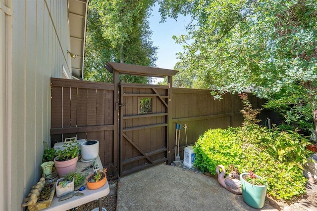 2364 La Madre Ct, Redding, CA 96002 - view of gate
