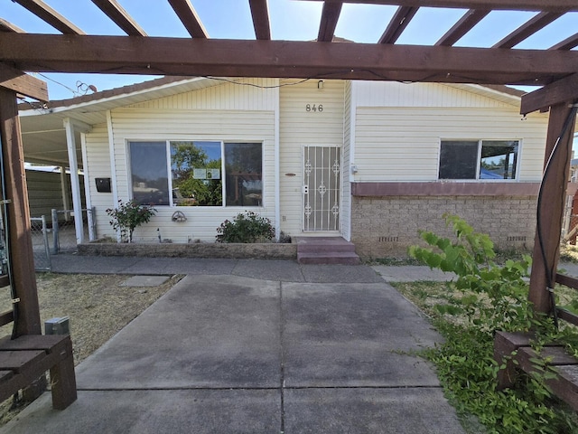 846 Ridge Rd, Redding, CA 96003 - view of exterior entry with a pergola