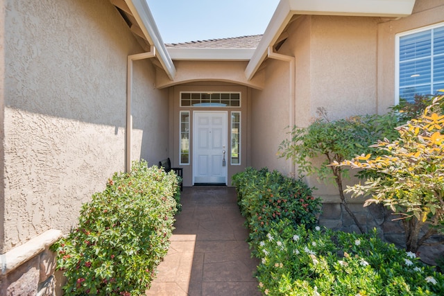 3337 Old Lantern Dr, Redding, CA 96003 - doorway to property featuring stucco siding