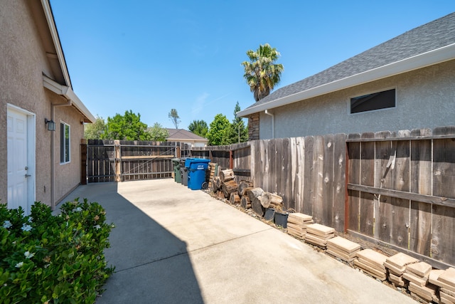3337 Old Lantern Dr, Redding, CA 96003 - view of patio / terrace