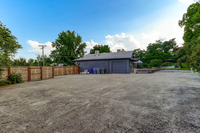 2180 Oak Ridge Dr, Redding, CA 96001 - view of garage